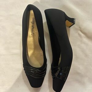 Easy Street Black Patent Toe Kitten Heel Pumps – Women’s Size 6